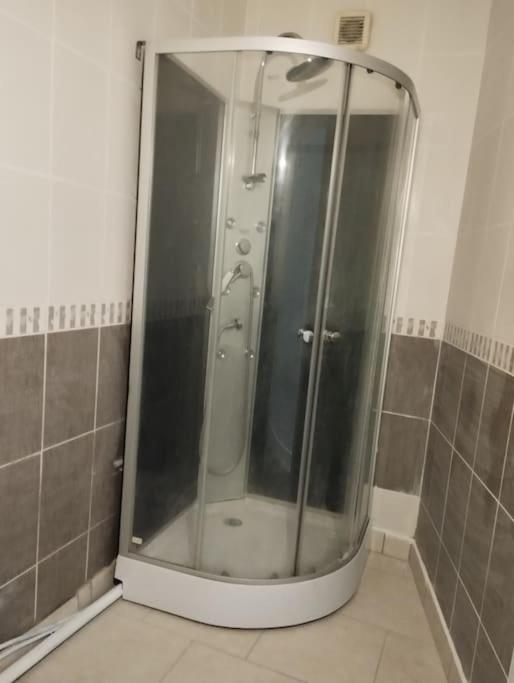 Apartament Agreable Maison Avec Parking Gratuit Amiens Zewnętrze zdjęcie
